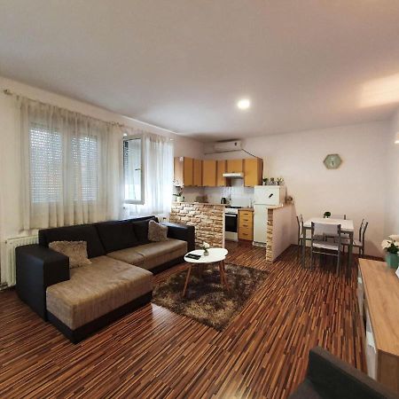 Apartment Laura & Lucija Όσιγιεκ Εξωτερικό φωτογραφία