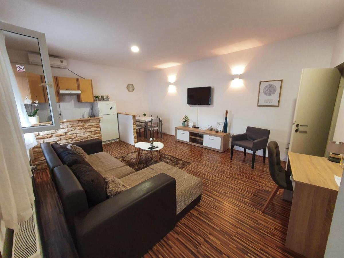 Apartment Laura & Lucija Όσιγιεκ Εξωτερικό φωτογραφία