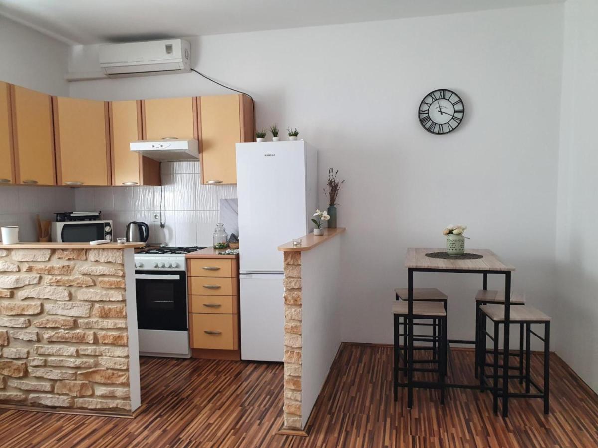Apartment Laura & Lucija Όσιγιεκ Εξωτερικό φωτογραφία